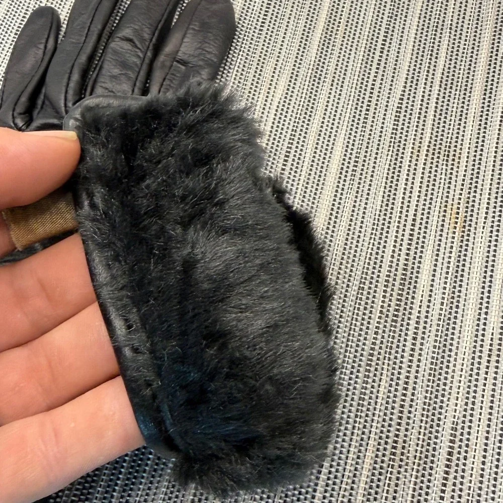 Wilsons Leather Gloves Womens Small Black Genuine Leather Faux Fur Trim Buttons